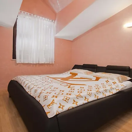 Maky & Dino Apartment Vodice