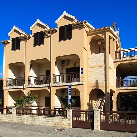 Maky & Dino Apartman