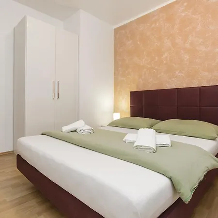 Maky & Dino Apartment *