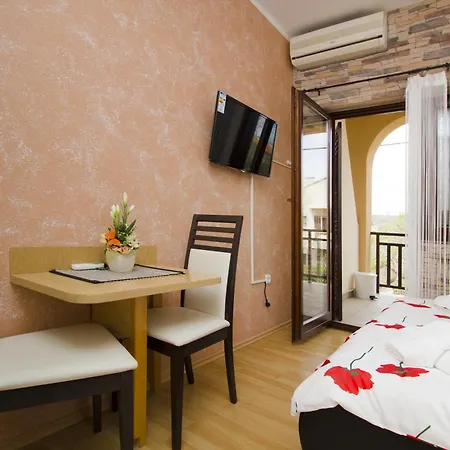 Maky & Dino Apartman