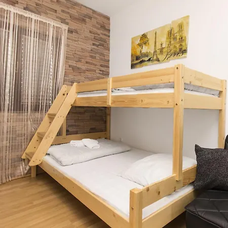 Maky & Dino Apartment *