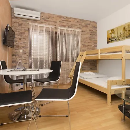 Maky & Dino Apartment