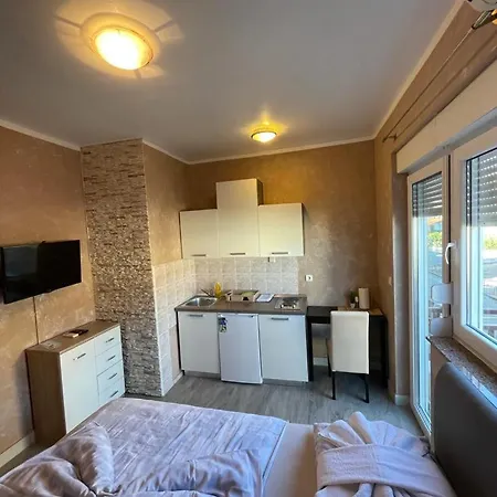 Maky & Dino Apartman Vodice