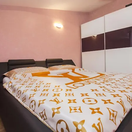 Maky & Dino Apartment Vodice