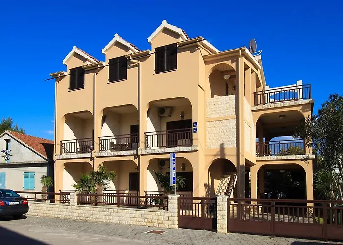 Maky & Dino アパート